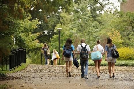 重庆托福培训:告诉你托福考试听力的注意点