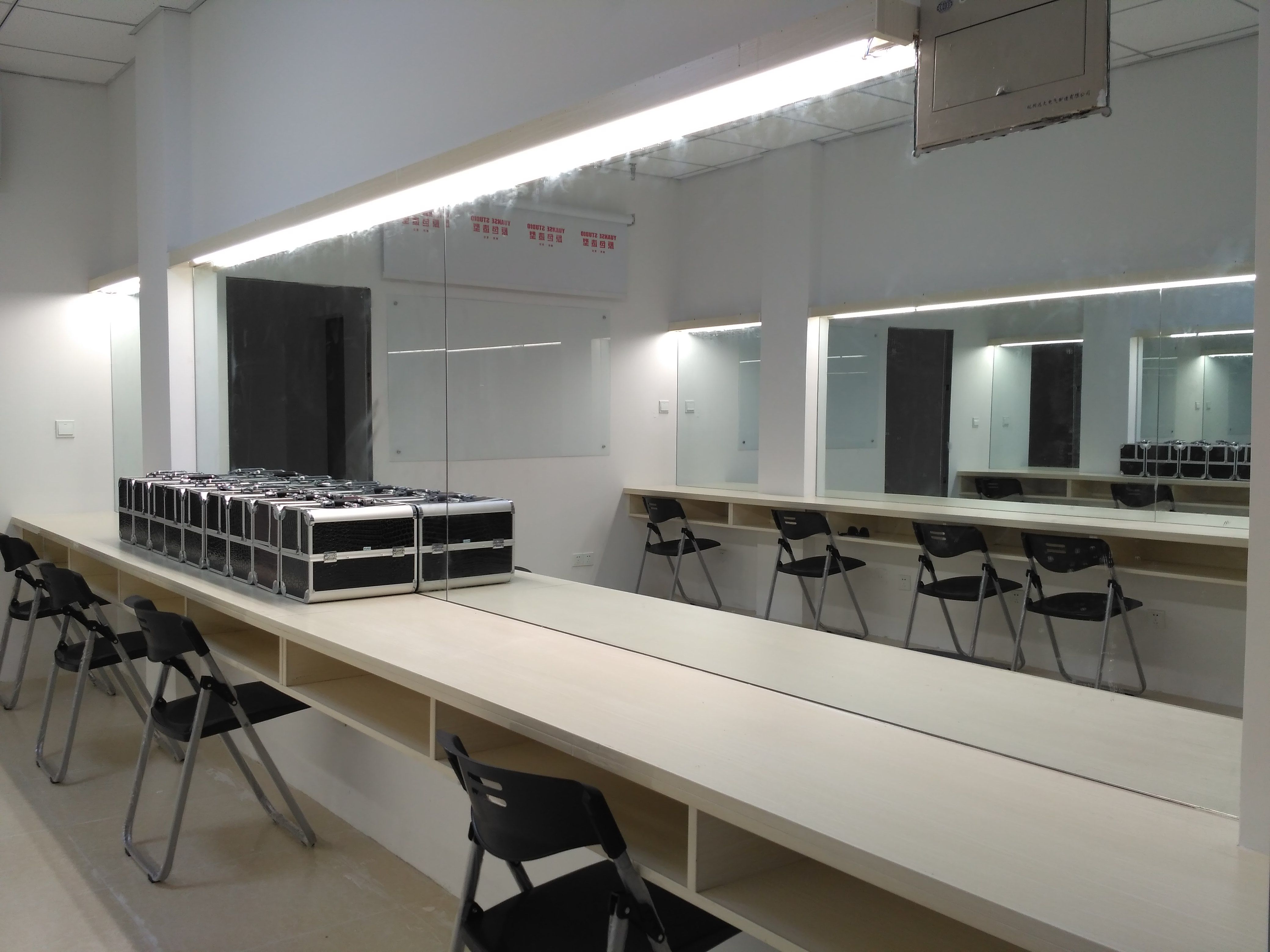 南京原色化妆美甲培训中心新闻_资讯 -