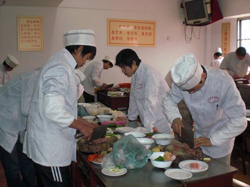 长沙厨师培训班多少钱